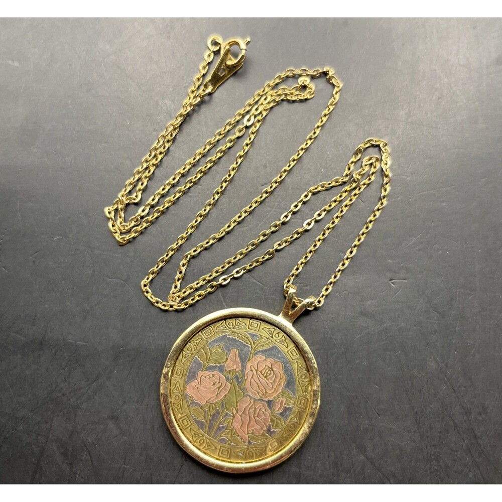 Vintage Rose Medallion Pendant Necklace Floral Flower Bouquet Roses Amway